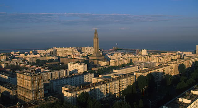 Science Question: Quel architecte français s’est vu confier la ré-édification de la ville du Havre ?