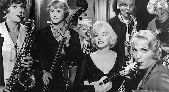 Sinema & TV Trivia Sorusu: Bazıları Sıcak Sever filminde başrol kadın oyuncu kimdir?