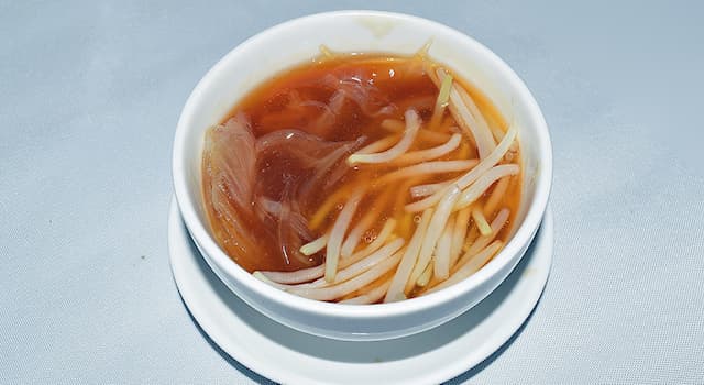 Cultura Domande: Il piatto tradizionale di quale paese è la zuppa di pinne di squalo?