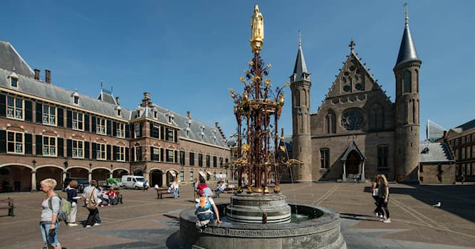 Geschiedenis Trivia Vraag: Welke Hollandse graaf staat op de fontein op het Binnenhof in Den Haag?