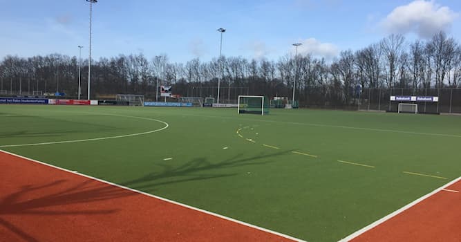 Sport Trivia Vraag: Hoe lang en breed is een hockeyveld?