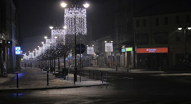 Geografia Pytanie-Ciekawostka: Na zdjęciu świąteczna iluminacja na której polskiej ulicy?