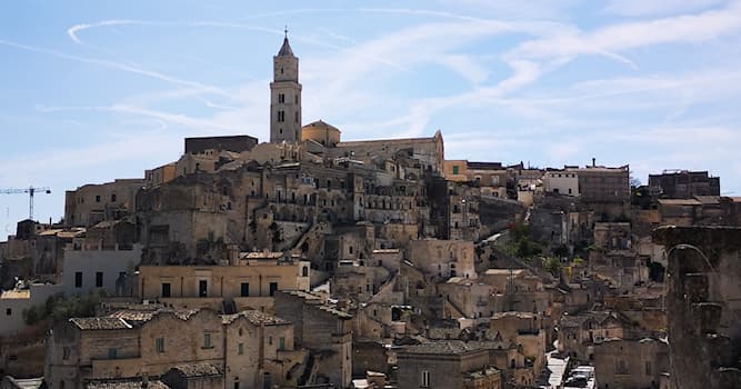 Cultura Domande: Quale città italiana è conosciuta per i suoi Sassi?