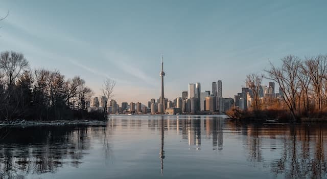 Geografia Domande: La città di Toronto si trova sulle rive di quale lago?