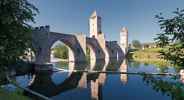 Geografía Pregunta Trivia: ¿En qué país se encuentra la ciudad de Cahors, famosa por su región vinícola homónima?