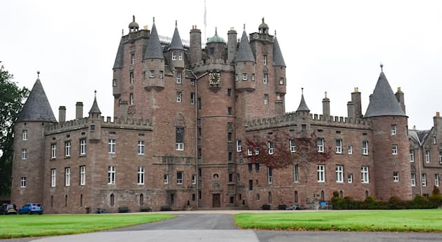 Geography Trivia Question: Where is "Macbeth's" castle located?