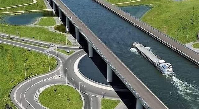 Geography Trivia Question: Where is this water bridge situated?