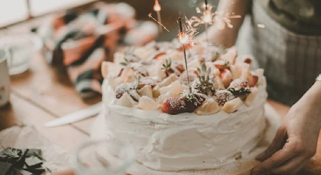 Société Question: D'où vient la tradition du gâteau d'anniversaire ?