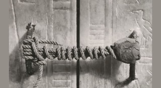 Cronologia Domande: Da questo ingresso ritrovato nel 1922 si accede alla tomba di quale faraone?