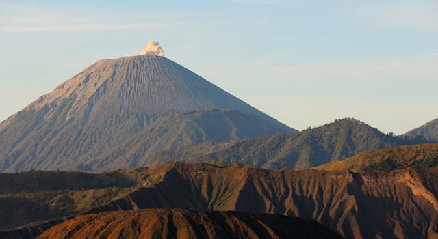 Geographie Wissensfrage: In welchem Land befindet sich der Stratovulkan Semeru?