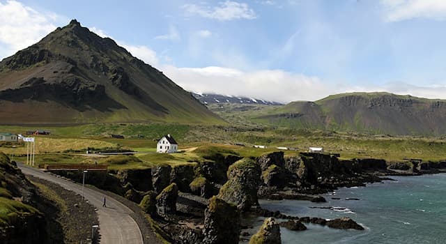 Aardrijkskunde Trivia Vraag: Welke oceanen komen in aanraking met de kust van IJsland?