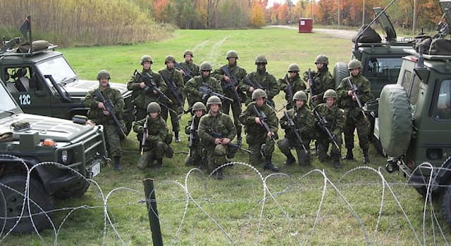 Culture Question: La devise latine "Semper fidelis" (toujours fidèle) est la devise de quel corps militaire ?