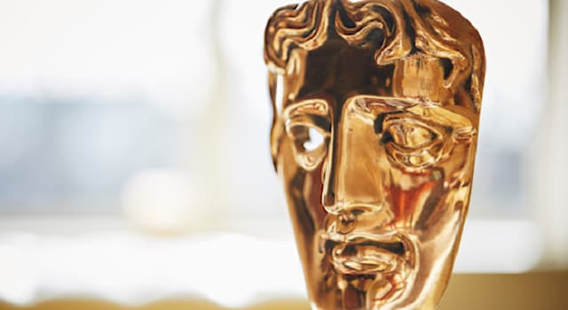 Società Domande: Quale paese assegna i premi BAFTA all'industria cinematografica, televisiva e dei videogiochi?
