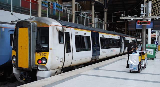 Gesellschaft Wissensfrage: Ab welcher britischen Stadt verkehrt der Pendeldienst Stansted Express (Eisenbahn)?