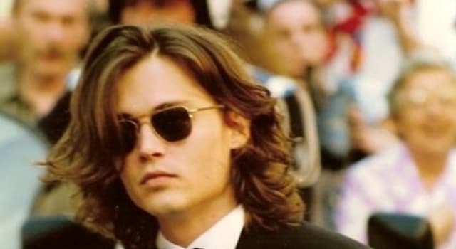Film & Fernsehen Wissensfrage: Durch welche Fernsehserie wurde der US-Schauspieler Johnny Depp international bekannt?