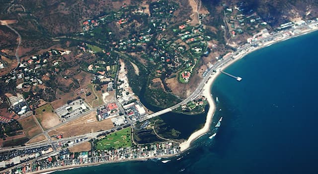 Geografia Pytanie-Ciekawostka: Gdzie znajduje sie słynna plaża Malibu Beach?