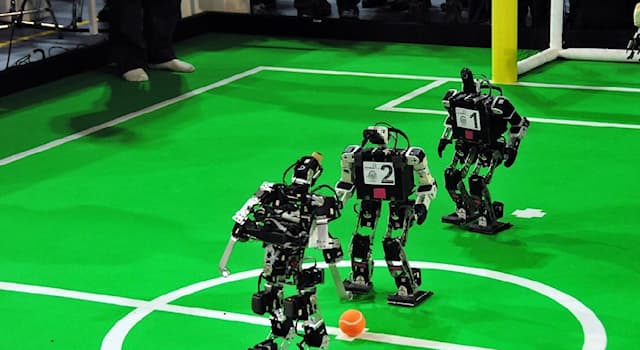Sport Wissensfrage: In welchem Jahr wurde das erste Mal der RoboCup, Fußball für mobile Roboter, ausgetragen?