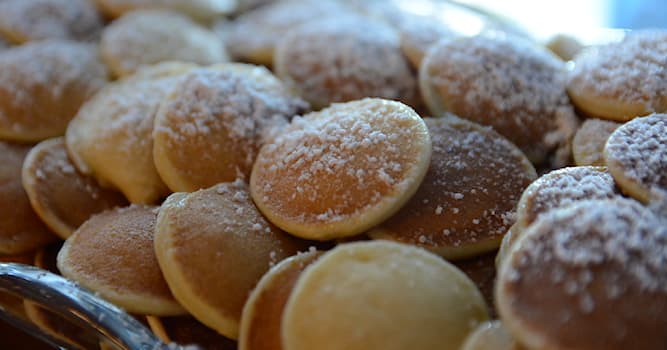 Kultur Wissensfrage: Wie heißen die traditionellen niederländischen kleinen Pfannkuchen?