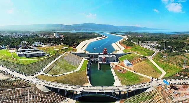 География Вопрос: Какой канал НЕ был предложен в плане «Поворота китайских рек» — проекта по переброске вод реки Янцзы на север?