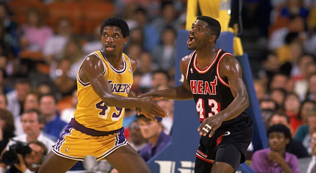 Sport Wissensfrage: Stand 2025, welcher dieser NBA-Spieler hält den Weltrekord für die meisten aufeinanderfolgenden Spiele?