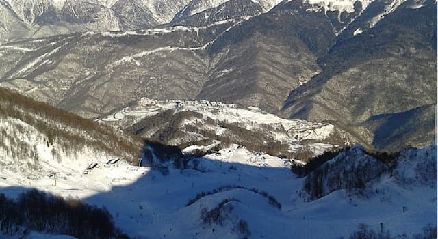 Sport Wissensfrage: Wie heißt das Skigebiet im Westkaukasus, angelegt für Abfahrtsstrecken für den Alpinen Skiweltcup?
