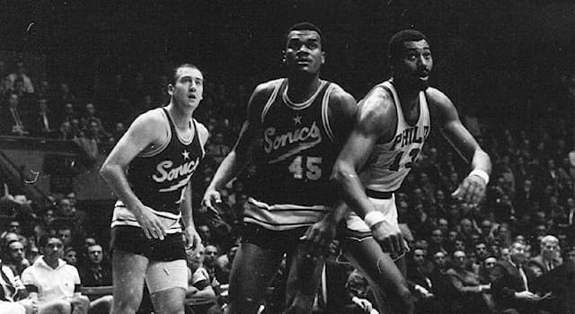 Sport Wissensfrage: Welcher dieser Spieler hat in einem einzigen NBA-Spiel 100 Punkte erzielt?