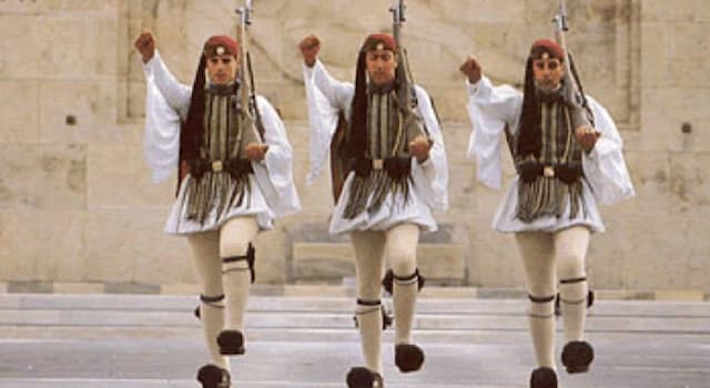 Gesellschaft Wissensfrage: Wie werden die Soldaten der ehemaligen königlich-griechischen Leibgarde bezeichnet?