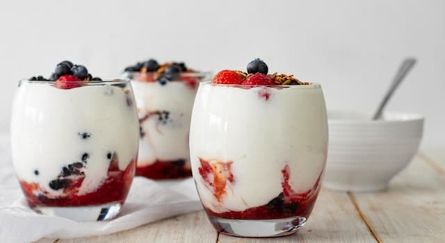 Società Domande: Lo yogurt è prodotto dalla fermentazione batterica di cosa?