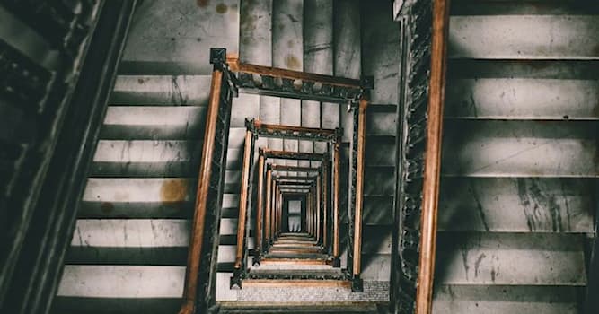 Общество Вопрос: Как называется боязнь лестниц?