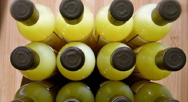 Cultura Pregunta Trivia: ¿Con qué fruta se elabora el limoncello, un licor típico de Italia?