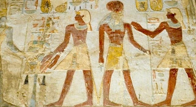 Geschichte Wissensfrage: Wie wird in der ägyptischen Mythologie der Sonnengott "Re-Harachte" meist dargestellt?