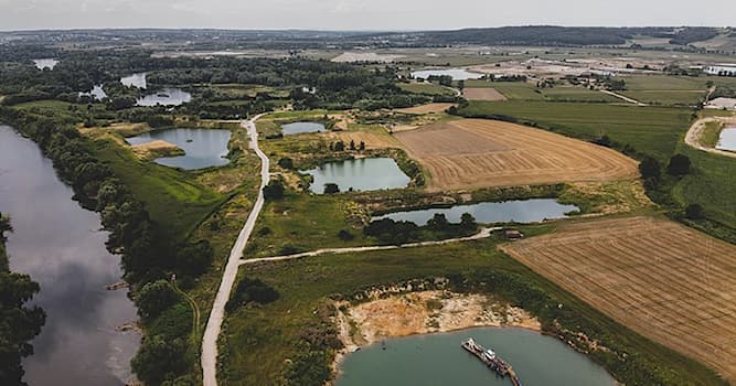 Geografia Pytanie-Ciekawostka: Jaka rzeka płynie przez bramę Raciborską?