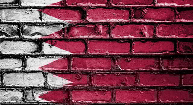 Geography Trivia Question: Which countries does Bahrain border on in the Persian Gulf?