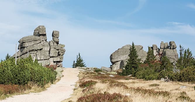 Geografia Pytanie-Ciekawostka: W jakim paśmie górskim znajdują się Trzy Świnki?