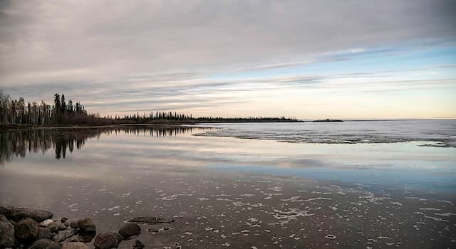 Geografía Pregunta Trivia: ¿Cuál es la profundidad máxima de Gran Lago del Esclavo?