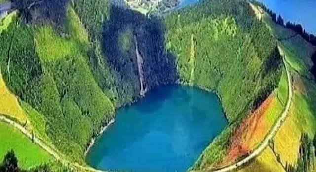 Geografía Pregunta Trivia: ¿Dónde se localiza el Lago sin fondo o Lago Azul?