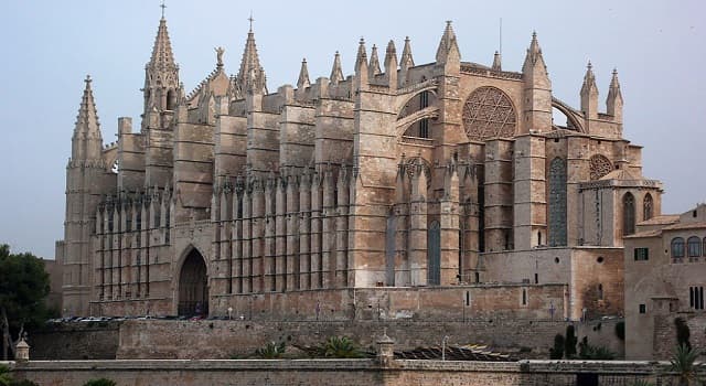 Sociedad Pregunta Trivia: ¿Qué catedral tiene el mayor rosetón original de todas las catedrales góticas del mundo?