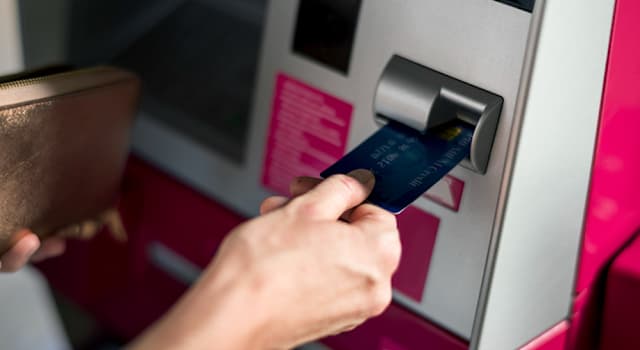 Maatschappij Trivia Vraag: Wat gebruik je om geld uit de bank te halen?