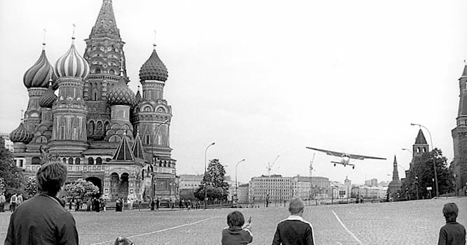 Geschiedenis Trivia Vraag: De Duitse Mathias Rust landde zijn Cessna ongemerkt op het Rode Plein in Moskou. Wanneer was dat?