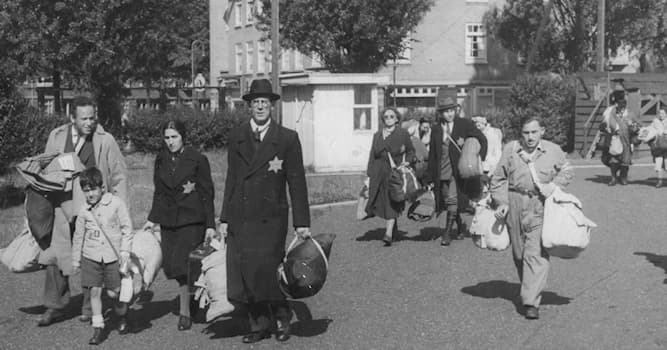 Geschiedenis Trivia Vraag: Hoeveel Joden werden er tijdens WO2 uit Nederland gedeporteerd en in vernietigingskampen vermoord?