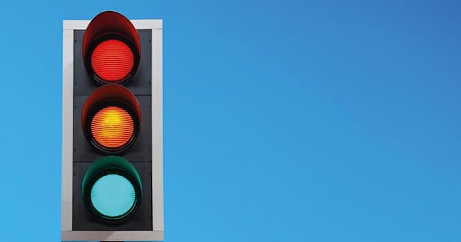Toplum Trivia Sorusu: Trafik ışığında hangi sinyal sürüşe izin verir?