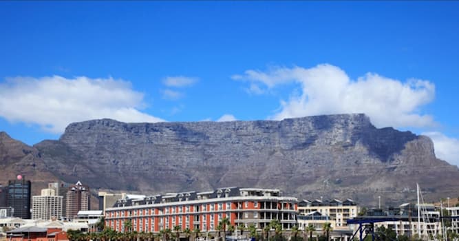 Geografi Triviafråga: Vad heter det berömda platåberget i Kapstaden, Sydafrika?