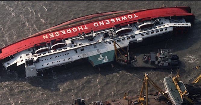 Geschiedenis Trivia Vraag: Hoe heet het schip dat in 1987 kapseisde voor de kust van Zeebrugge en waarbij 193 mensen het leven lieten?