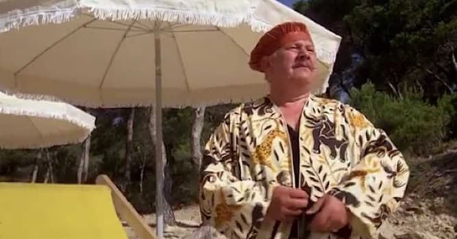 Movies & TV Trivia Question: Which of the following actors is shown in the given stage photo?