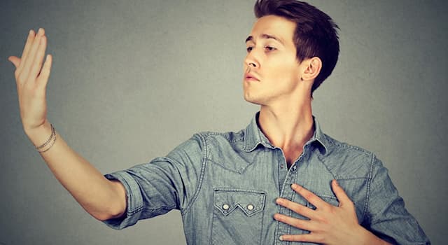 Toplum Trivia Sorusu: Kendini evrenin merkezi yapan kişi nasıl biridir?