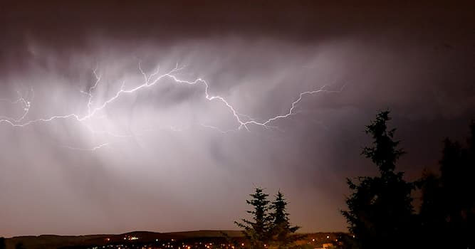 Nature Trivia Question: How Many Volts Are in a Lightning Bolt?