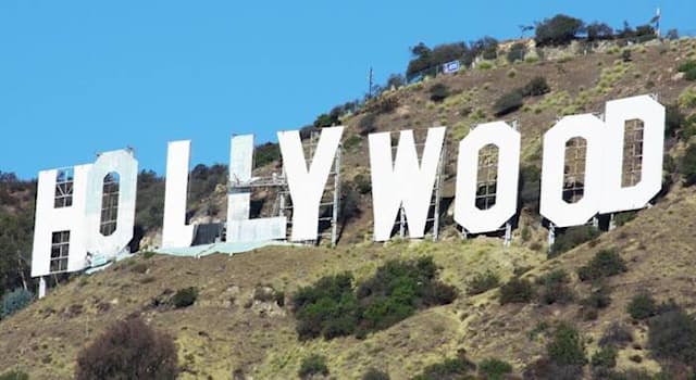 Geografia Pytanie-Ciekawostka: W którym mieście USA znajdują się słynne litery 'Hollywood'?
