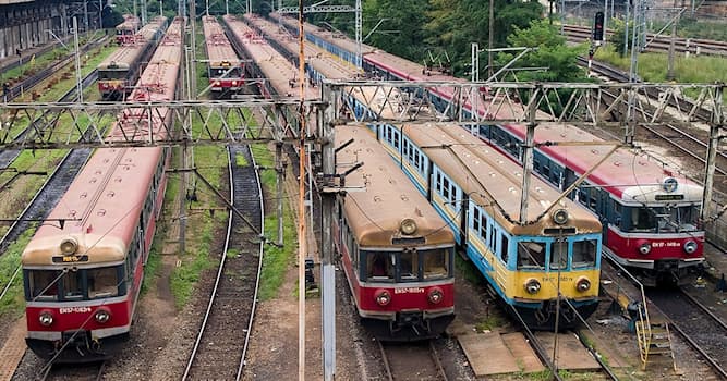 społeczeństwo Pytanie-Ciekawostka: Jaki nieistniejący już polski zakład produkował pojazd szynowy EN57?