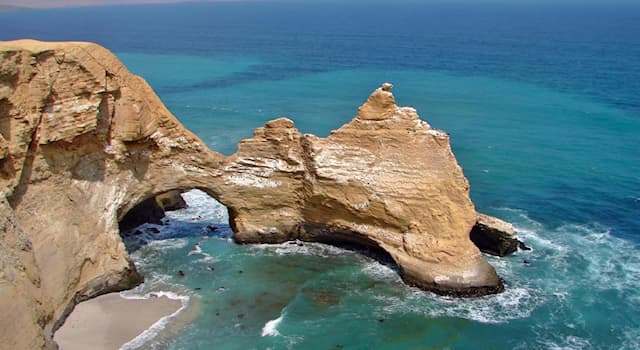 Geografía Pregunta Trivia: ¿Qué famoso geoglifo se puede apreciar en una colina de la ciudad de Paracas?
