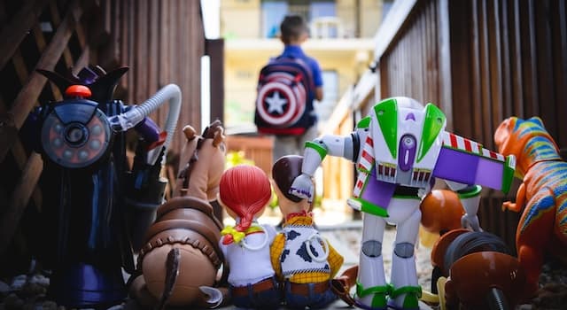 Filmy Pytanie-Ciekawostka: "Toy Story" zostało wydane przez które studio filmowe?